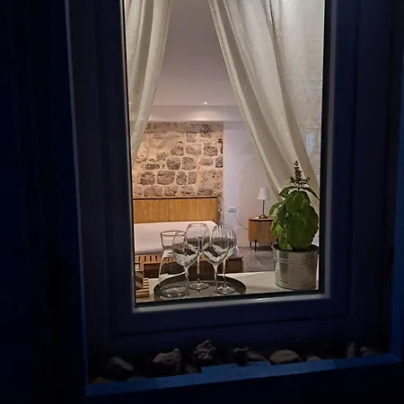Blue Shutter * Komiža